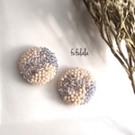 ＊ころんとまん丸＊ビーズ刺繍ピアス/イヤリング（アイボリー.シルバー.ブルーグレー）
