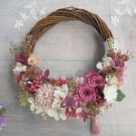 Happy antique pink＊受注制作＊タッセル＊ハーフムーンリース＊プリザーブドフラワー＊春リース＊お花＊ギフト＊結婚祝い＊冬＊春＊お祝い