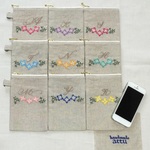 アルファベットの手刺繍の小さなポーチ