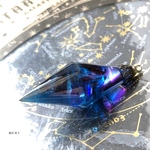 ダーク魔法使いのネックレス。 宝石ペンデュラム シャンデリアレジン 蓄光ネックレス