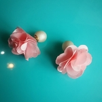ピンクのお花とパールの２wayピアス