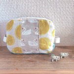 ポーチ☆おむつ、お化粧入れにも♪内ポケット付き（スワン×あじさい刺繍）