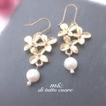 ゴールドフラワー&淡水パールのピアス/イヤリング