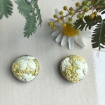 ミモザとノースポール 刺繍ピアス・イヤリング