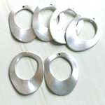【6個】メタルパーツ　マットシルバー　オーバル　中抜き
