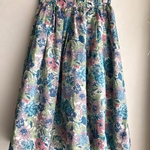 【LIBERTY】リバティ・ふんわりタックとギャザースカート・コンスタンティン、爽やかなブルー系カラフル大きめ花柄