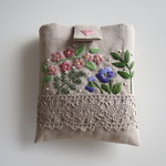 刺繍のポイントカード入れ（リネンレース）