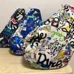 スニーカー柄ボディバッグ