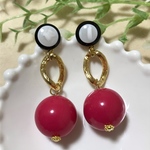 ピンク×ゴールドのゆらゆらカボションピアス
