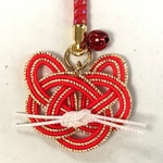 水引にゃんこ🐈ストラップ／キーホルダー（梅）