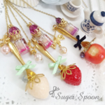 K16gp 白雪姫の『White Strawberry & antique bottle』necklace