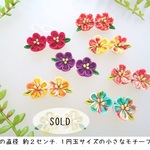 お好きな色を選んでね🌸つまみ細工の小さなピアス（イヤリング変更可）