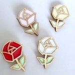 バラのブローチ