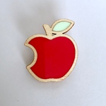 リンゴのブローチ