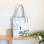 ミナペルホネン 清楚なミモザのシンプルバッグ コンパクト candle