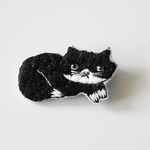 【再販】なまいきねこの刺繍ブローチ