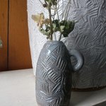 シックな色の一輪挿し。