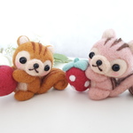 【ｍ様ご予約品】リスちゃんとリンゴ＆リスちゃんとイチゴのストラップ　