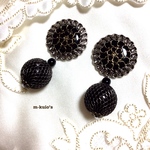 B240.「黒法師」黒いお花の大ぶりピアス(イヤリング)