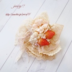 紅茶染めのフランスレースとフェイクスイーツイチゴのコサージュクリップ♡