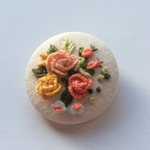 刺繍ブローチ