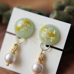 【2月中送料無料】サージカルステンレスピアス　ミモザとコットンパール　グリーン