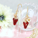シックな大人いちごピアス