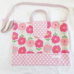 mi＊o0＊26様オーダー品 ピンクの花柄 ×コインドット の絵本袋　ショルダーバッグタイプ