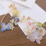flower♡flower ドロップ型 押し花とかすみ草 earring or  pierce