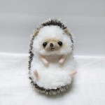  形が変えれる！？ハリネズミのぬいぐるみ③