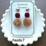 【再販】大人可愛い❤ファーボールとフロッキービーズのゴールドチタンキャッチピアス