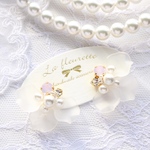 花びらとビジューのピアス/イヤリング