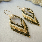 ロシアンリーフ　ピアス（イヤリング）ビーズ刺繍　カーキ