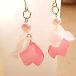 【送料無料】桜のピアス🌸花びらが舞う～