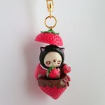 【ブラック・ブラウン】デビルにゃんこ苺キーホルダー 
