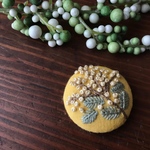 【ブローチorヘアゴムorパッチンピン】ミモザ刺繍　レモン