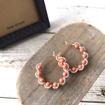 ✳︎特集掲載♡小さめ♡春色コーラルピンクパールのフリルフープピアス✳︎