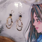 スモーキークォーツとメタル不規則オーバルピアス（重なり）/ 送料無料