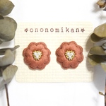 【受注制作】アプリコットのお花の刺繍ピアス/イヤリング