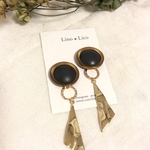 揺れる♡ヴィンテージblack×三角goldチャームのイヤリング・ピアス