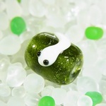 シンプル白蛇玉　きらら草色マーブル
