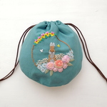 【受注製作】まあるい 刺繍 巾着 / 薔薇の庭