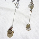 ラウンドプレートとフープのアシメイヤリング