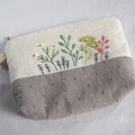 春の野の花の刺繍ポーチ♡カモミール