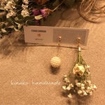 再販⋆*❁*アシンメトリー❁¨̮つぶつぶパールとアンティーク薔薇×かすみ草ドライフラワー ピアス イヤリング