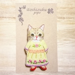 ネコの刺繍ブローチ  〜バラのドレスVer〜