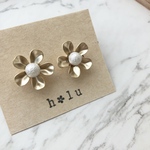 ✿花モチーフ マットゴールド ピアス  一点物 