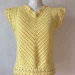 【50％ OFF！】Vラインベスト　イエロー【衣料品のみセール実施中♪　3/30まで！】