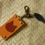 ヌメ革♪ネコとお魚のキーホルダーC（イニシャル刻印します）