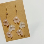  花びら3連ピアス